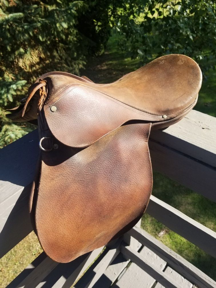 ROSSI Y CARUSO ENGLISH SADDLE LEATHER 16 INCH BASE