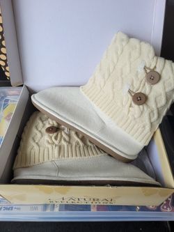 Boots Women. Cream