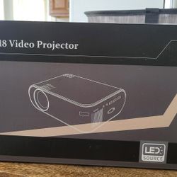 W18 Mini VIDEO Projector, GooDee Movie Projector With Smartphone Sync