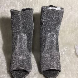 SILVER GUESS ANKLE BOOTS SIZE 6 M