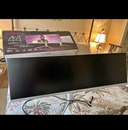 Sceptre Nebula 44 with led light on the back UltraWide 32:9 Gaming Monitor 120Hz