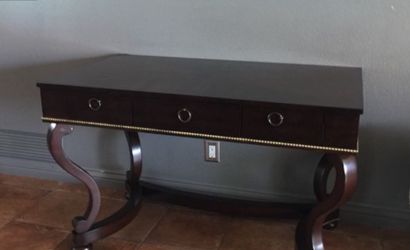 Beautiful writing desk. New.