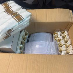 350Pcs Gold Plastic Plates