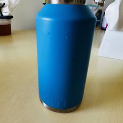 Yeti 64oz Water Bootle 