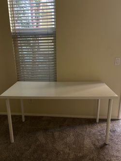 White table/desk (FREE)