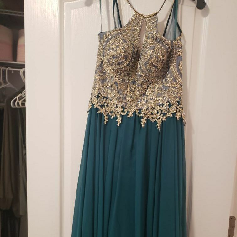 Evening. Gown. Dress only worn 1 time For Prom Night