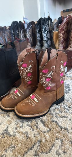 🚨KIDS Boots/Botas🚨
