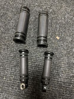 Harley Grips And Foot pegs.