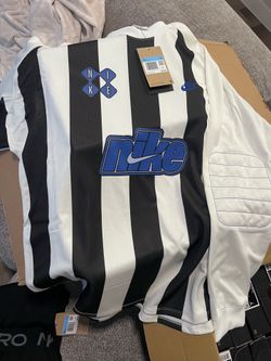 Men’s Large Nike shirt