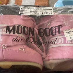 Moon Boot Kids Size 4c/6,5c Pink