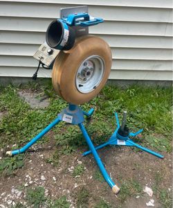 JUGS SOFTBALL AND BASEBALL COMBO PITCHING MACHINE