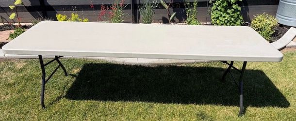 8’ folding table