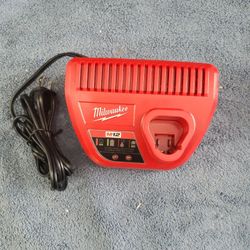 Milwaukee M12 Charger 