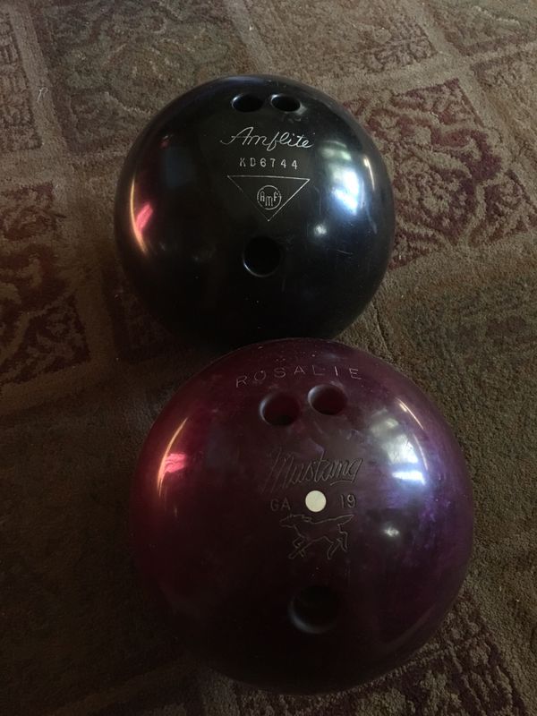 2 vintage Bowling balls, collectible Amflite AMF Mustang for Sale in