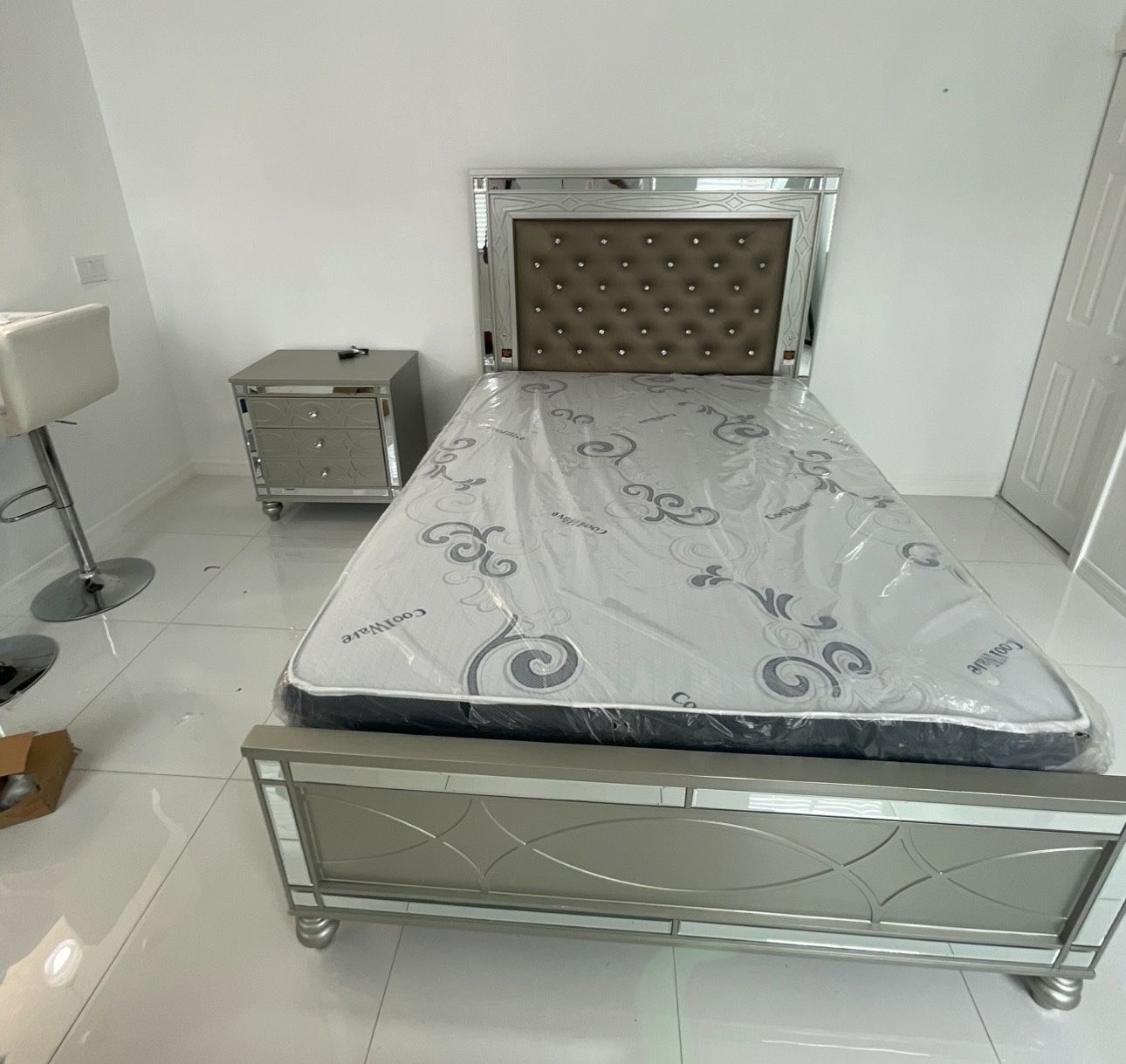 Platinum SOLID WOOD bed - LED lights