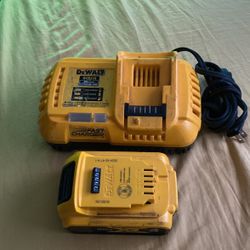 Dewalt  Fast Charger With Dewalt 20v XR 4 AH  Battery