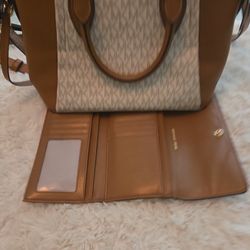 Michael Kors Medeium Sized Crossbody Purse 