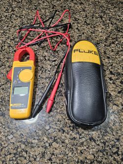 Fluke 323 Clamp Meter