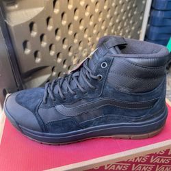 New-Black Vans Boots 