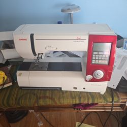 Janome Memory Craft 7700 QCP