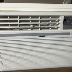 Window Air Conditioner, Works Great 