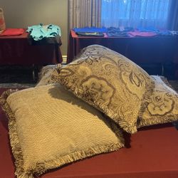 Throw Pillows 