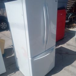 Nice Good Working White LG Refrigerator 
