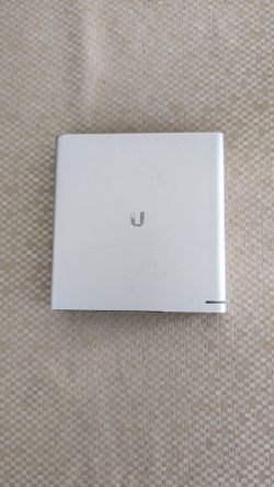 Ubiquiti UniFi Cloud Key Gen2 Plus (UCK-G2-PLUS) — 1TB, Tested, Factory Reset