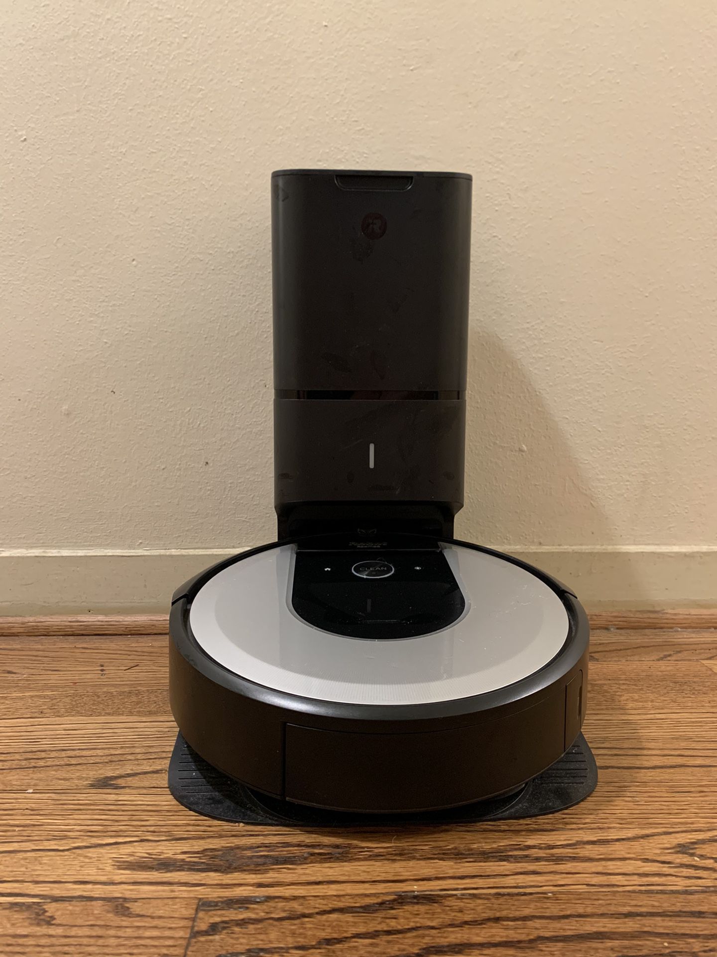 iRobot Roomba i6+ Automatic Robot Vacuum - Black