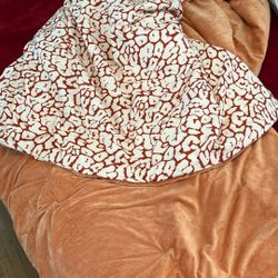 Twin Rust Reversible Velvet Leopard Print Comforter