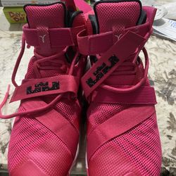 Lebron james breast shop cancer shoes