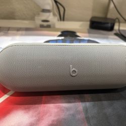 Beats Pill Kim Edition