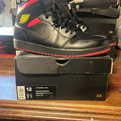 Jordan 1 Mid