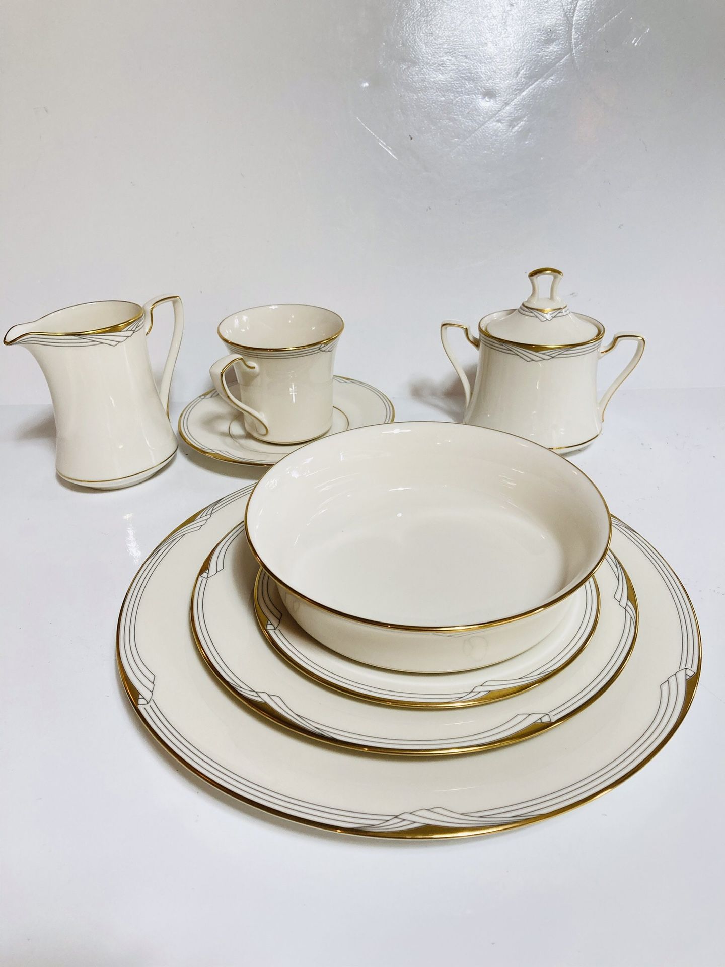 Noritake Golden Cove Fine China service for 12 Read description