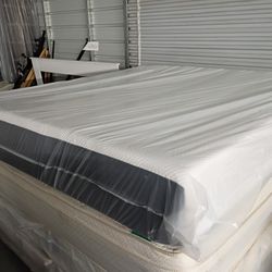 12" Cali King Memory Foam Mattress-LIKE NEW!