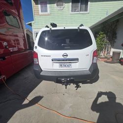 Nissan Pathfinder LE 