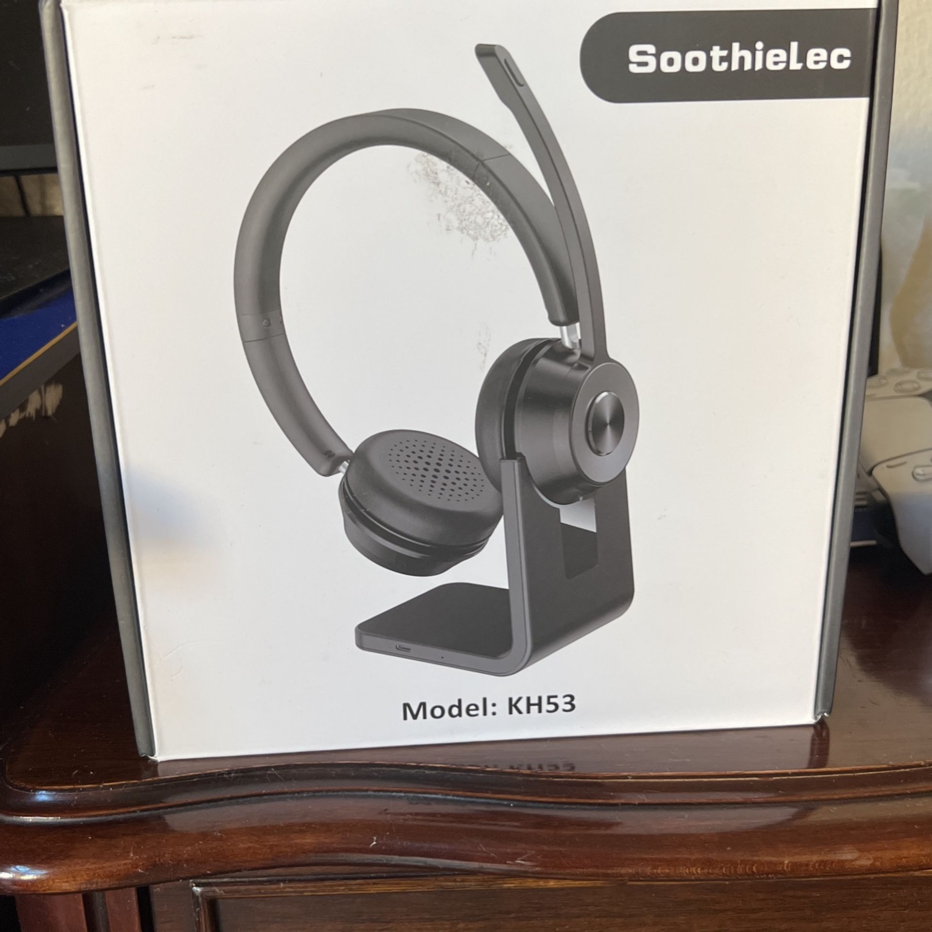 SoothieLec Headset With Charging Station