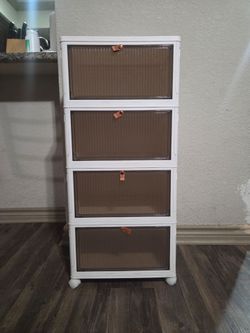 Stackable plastic storage