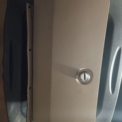G body Glove Box