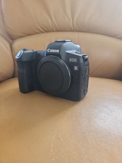 Canon EOS R $700 OBO mirrorless digital camera