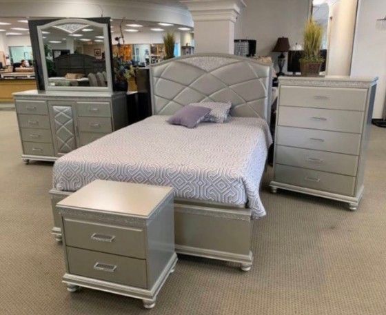 New Queen Size 5 Piece Bedroom Set With Dresser Mirror Nightstand Chest Without Mattress And Free Delivery