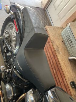 Harley Davidson Saddlemen Two up seat M8 Softail