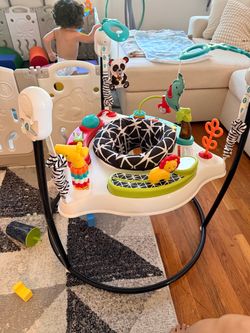 Baby jumper activity center
