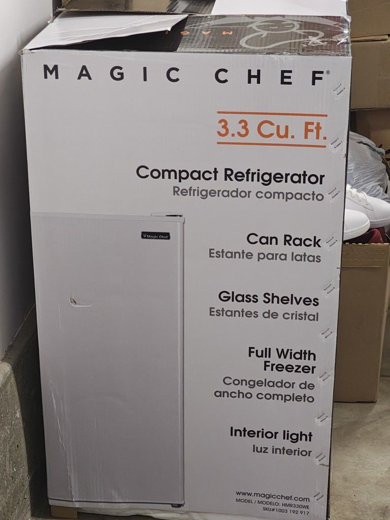 Mini Fridge 3x3 Magic Chef (white) NEW