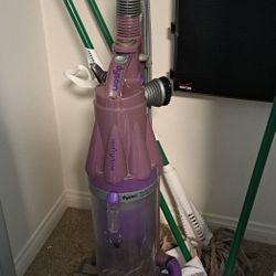 DYSON -ANIMAL VACUM CLEANER