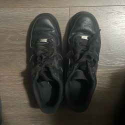 Black Air Force 1’s