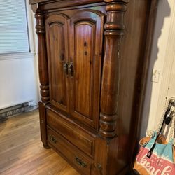 1970’s Solid Pine “Paul Bunyan” Post Bedroom Set. 