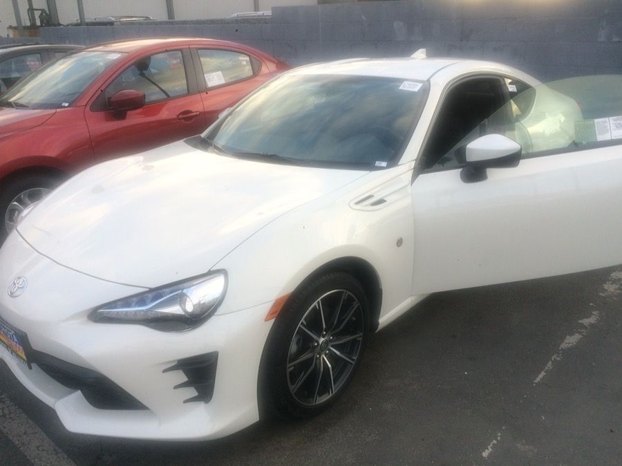 New Toyota 86 RWD 2 door car!