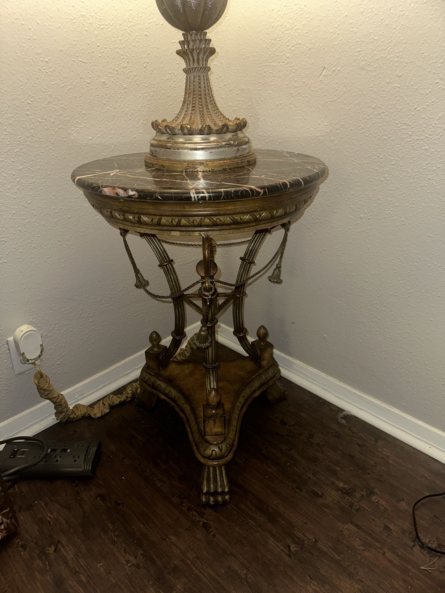 Vtg Italian Hollywood Regency Tassel Gold Iron Round Marble Top Small Side Table