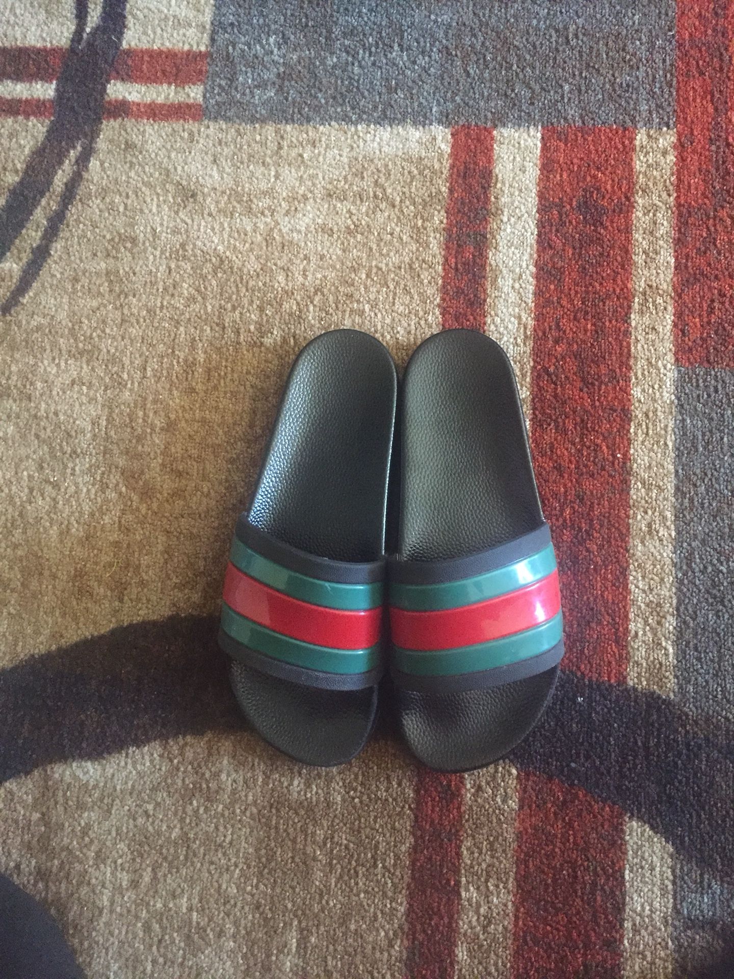 Gucci slides (used)